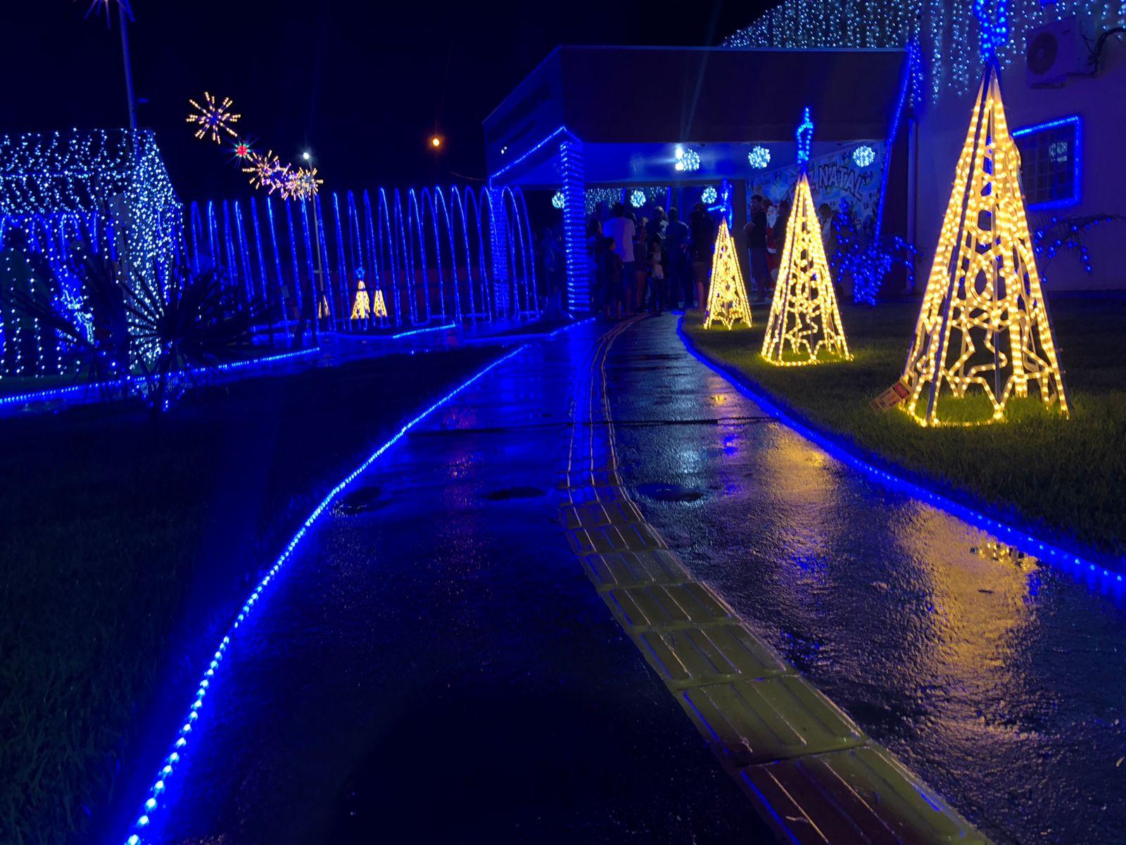 Prefeitura inaugura a iluminação de natal do Palácio DR. Mosaniel Falcão