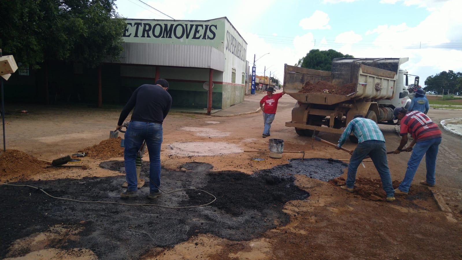Prefeitura realiza força tarefa para tapar buracos causados pelas fortes chuvas em nossa cidade